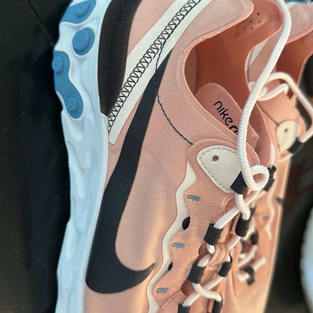Nike Women’s React Element 55 - Coral Stardust -Size 9